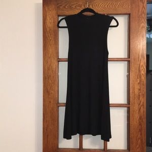 Sleeveless ribbed swing dress.